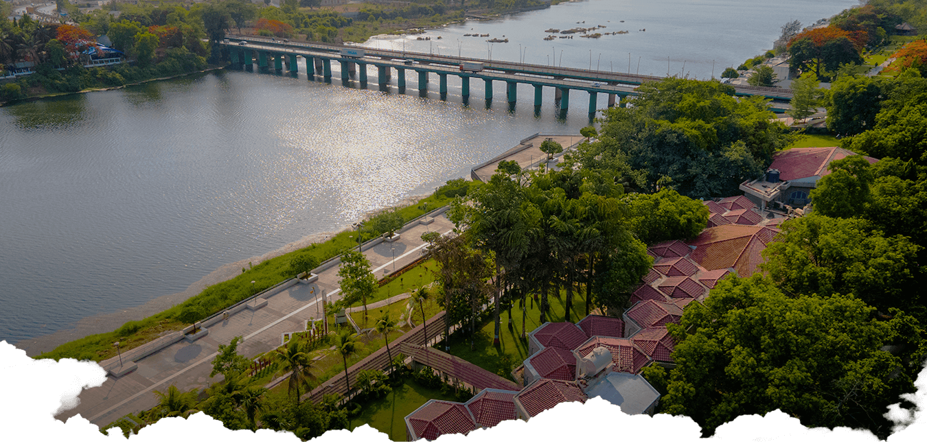  Lush Greenery & <br> Riverfront Scenery