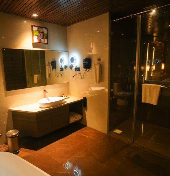 Luxury Rooms with Bathtub